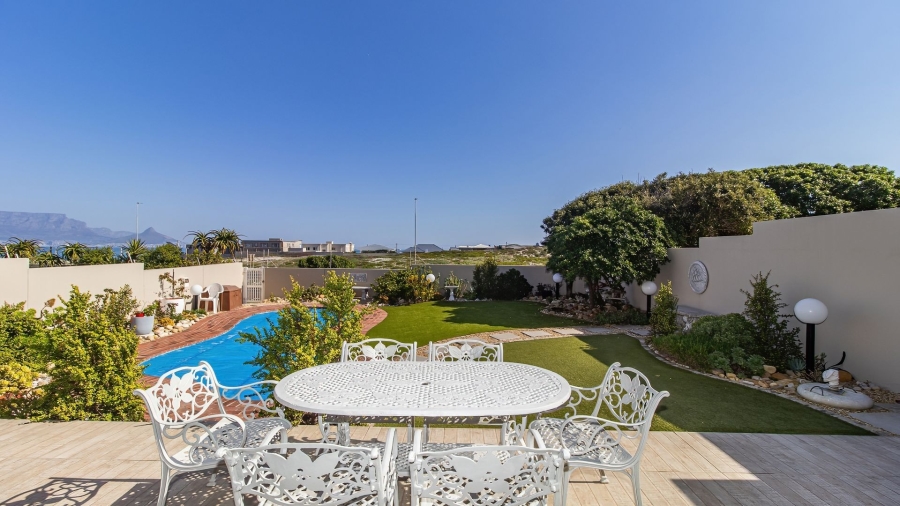 3 Bedroom Property for Sale in Bloubergstrand Western Cape